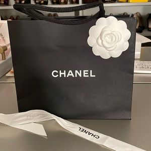 chanel shopping bag with ribbon and flower 🌸